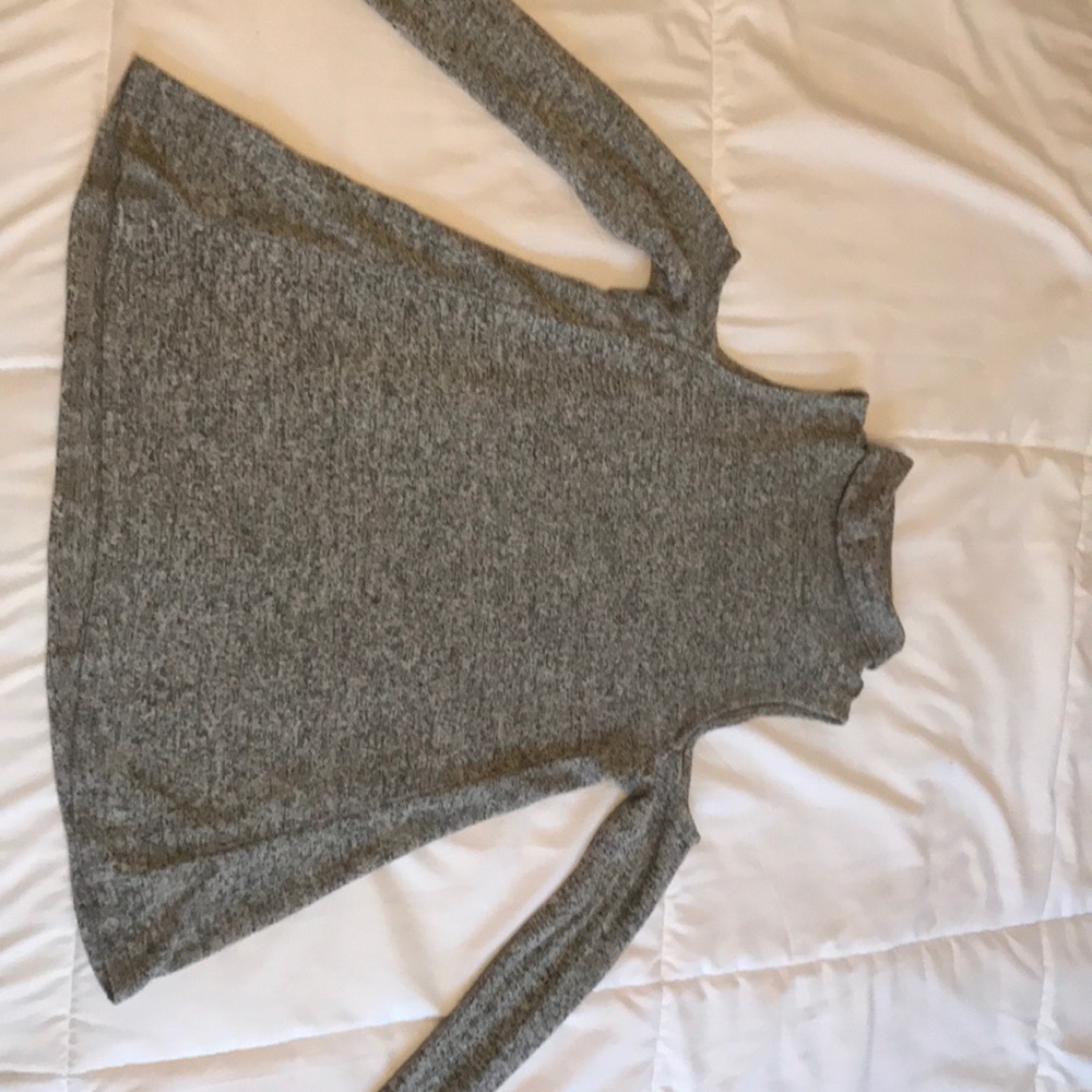 Long sleeve, turtle neck, no shoulders